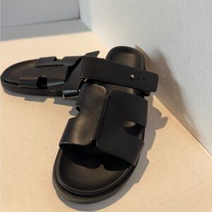 H&M Sandal, Size 40
-black
-like-new, worn once